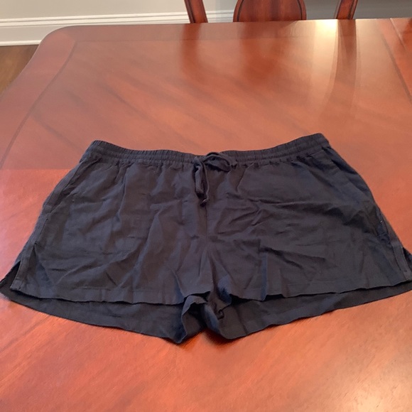 Caslon Pants - Gently worn Womens Caslon shorts size L